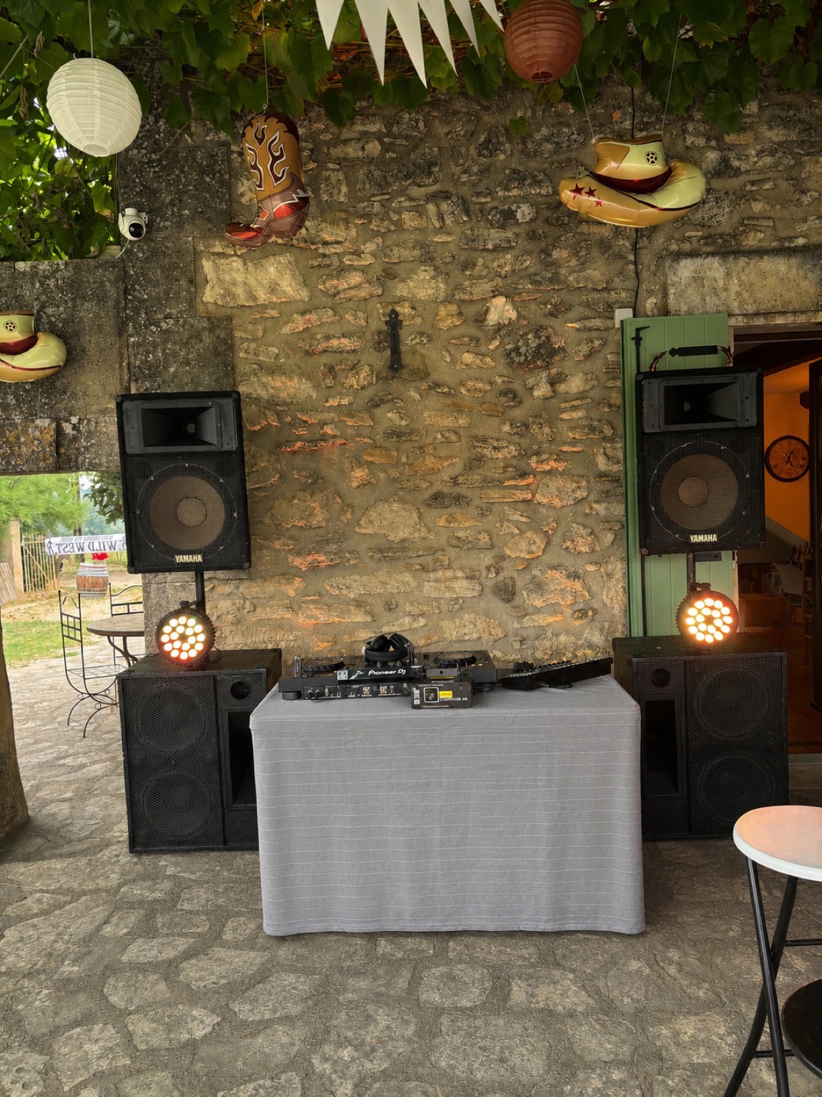 Setup Pioneer complet d'Allan Monino, DJ Vaucluse, en installation extérieure